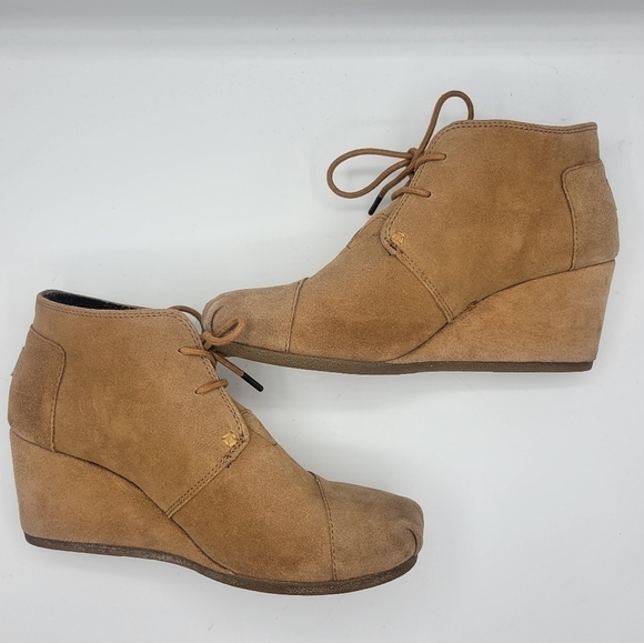 Tom heeled booties size 9.5 - Picture 2 of 12